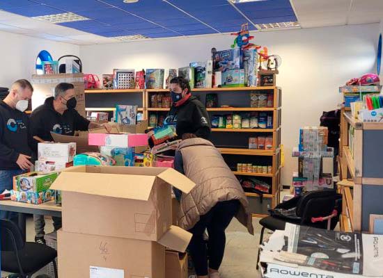 Coordinadora Solidaria de Algeciras reparte juguetes para los pequeños de ‘Apoyo Mutuo’ y ‘Pequeño Héroe sin Capa’
