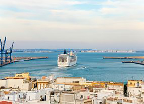 Coordinadora alcanza un acuerdo para la desconvocatoria de huelga en el sector de remolque del Puerto de Cádiz