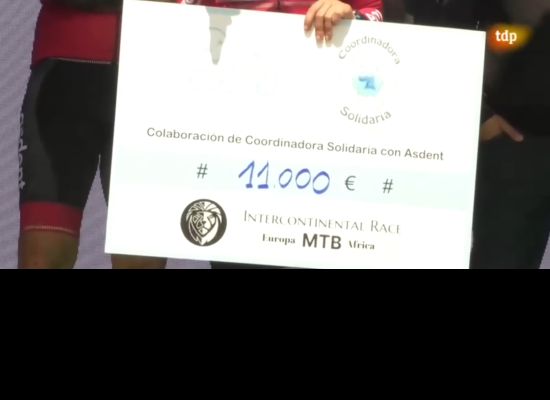 Coordinadora Solidaria entrega 8.000 euros para investigar la enfermedad de Dent