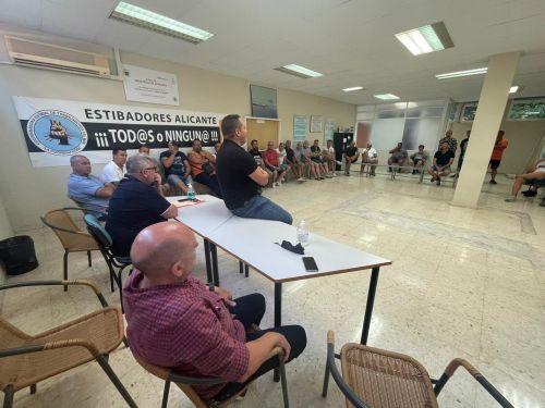 Antolín Goya se reúne en asamblea con los estibadores de Alicante