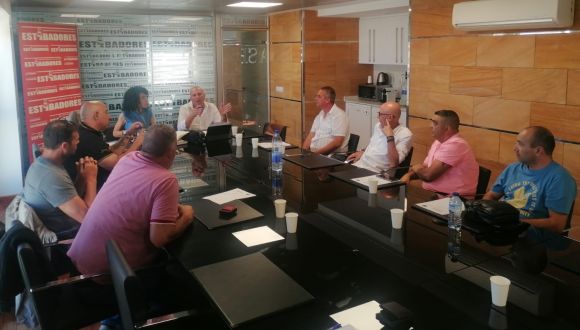 Maxi Díaz, coordinador de Zona Canaria, informa sobre la situación de los puertos y de EDC a los responsables de su zona