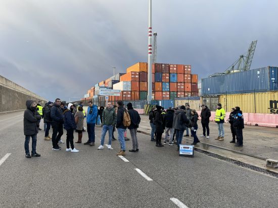 Los trabajador@s de Port Nou Bergé Barcelona inician la 1ª jornada de huelga con el apoyo de otros sectores de los puertos