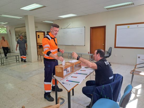Los estibadores de Coordinadora en el puerto de Alicante eligen en primarias a sus representantes