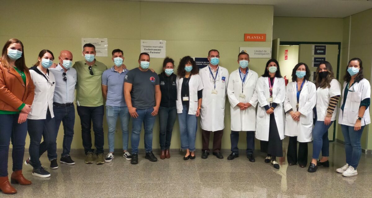 Coordinadora Solidaria visita el laboratorio de la investigación de Dent con la que está colaborando