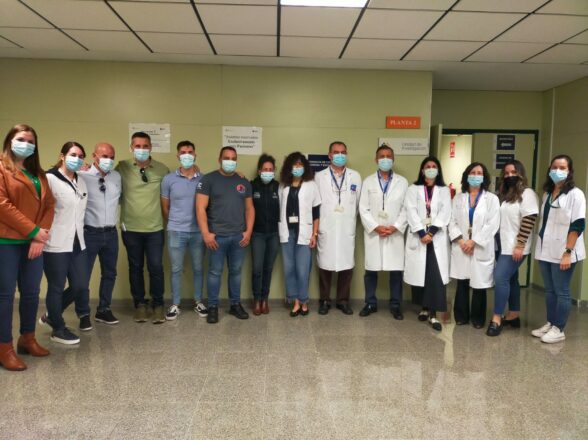 Coordinadora Solidaria visita el laboratorio de la investigación de Dent con la que está colaborando