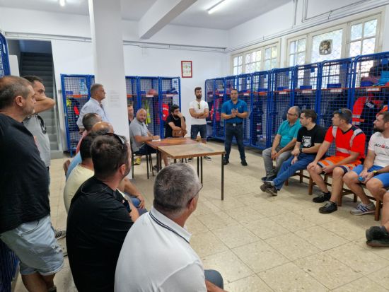 Antolín Goya se reúne en asamblea con los estibadores del puerto de Vigo