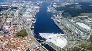 Las empresas estibadoras de los puertos de Gijón y Avilés bloquean la negociación del convenio colectivo