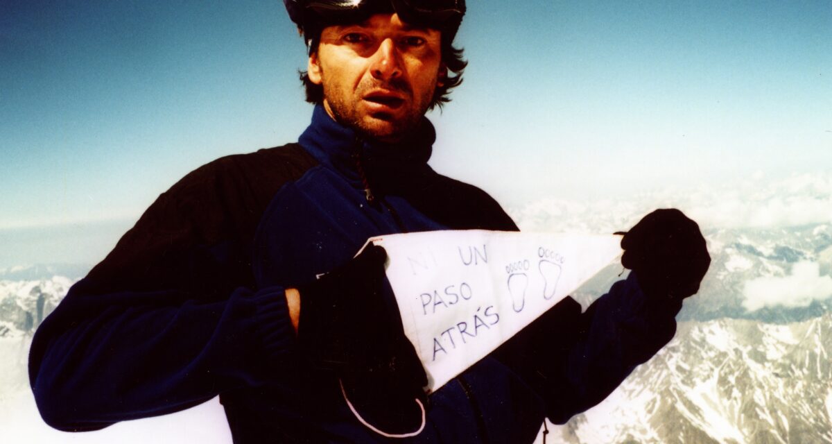 ‘Ni un paso atrás’ en la cima del Elbrus