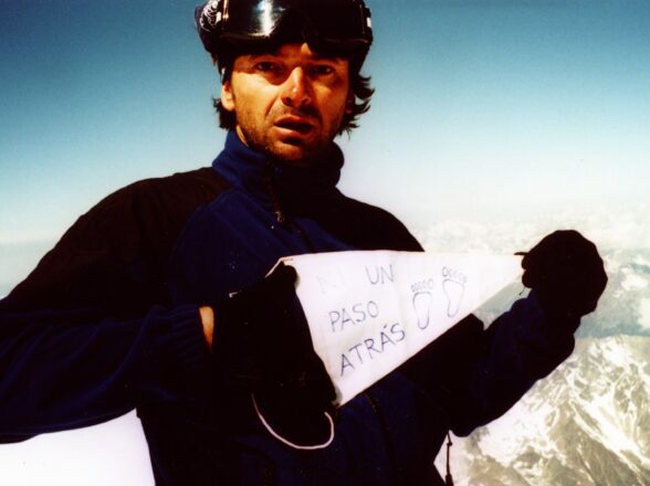 ‘Ni un paso atrás’ en la cima del Elbrus