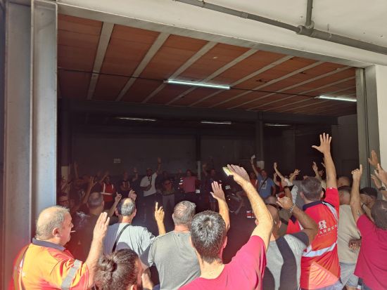 Los trabajadores de Amarres en el puerto de Barcelona autorizan un preaviso de huelga si continúan las negociaciones bloqueadas