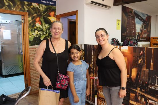 Coordinadora Solidaria Valencia culmina con la entrega de materia escolar su campaña ‘Acercando Escuela’