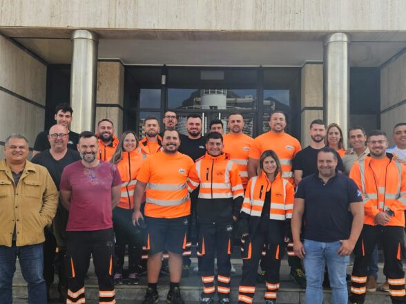 Jornada de trabajo de los nuevos estibadores del puerto de Santa Cruz con el coordinador general, Antolín Goya