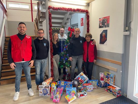 Coordinadora USTP de Barcelona lleva la magia de la Navidad a los niños de Cruz Roja