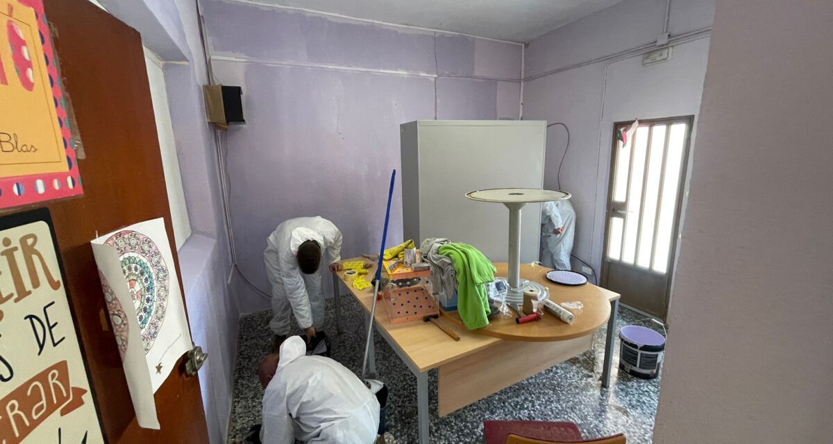 Los estibadores de Valencia se involucran en la recuperación de proyectos educativos tras la DANA