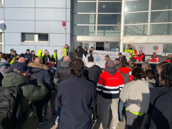 Los puertos de España secundan la convocatoria de Coordinadora del minuto de silencio contra la precariedad laboral