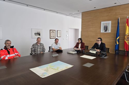 Delegados de Coordinadora de Trabajadores de los Puertos del Principado de Asturias se reúnen con la nueva presidenta de la Autoridad Portuaria de Gijón