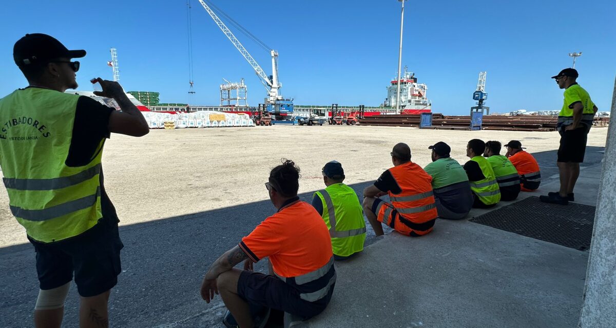 Huelga de trabajador@s de la empresa Navarro y Boronad, en el puerto de Gandía, ante el despido de dos compañeros