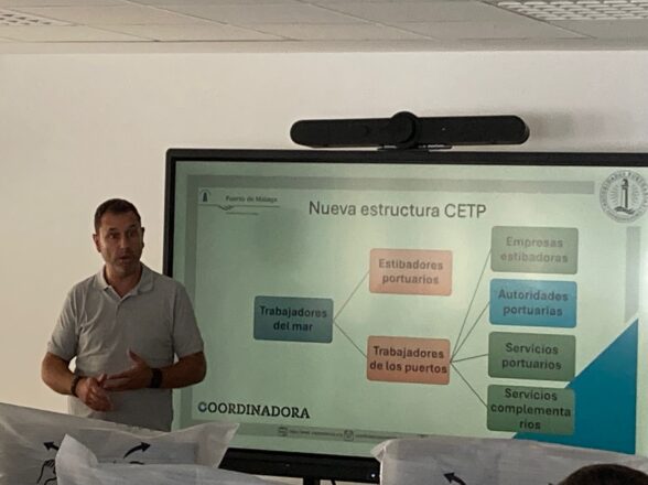 Asambleas informativas de Coordinadora Estatal de Trabajadores de los Puertos en el Puerto de Málaga