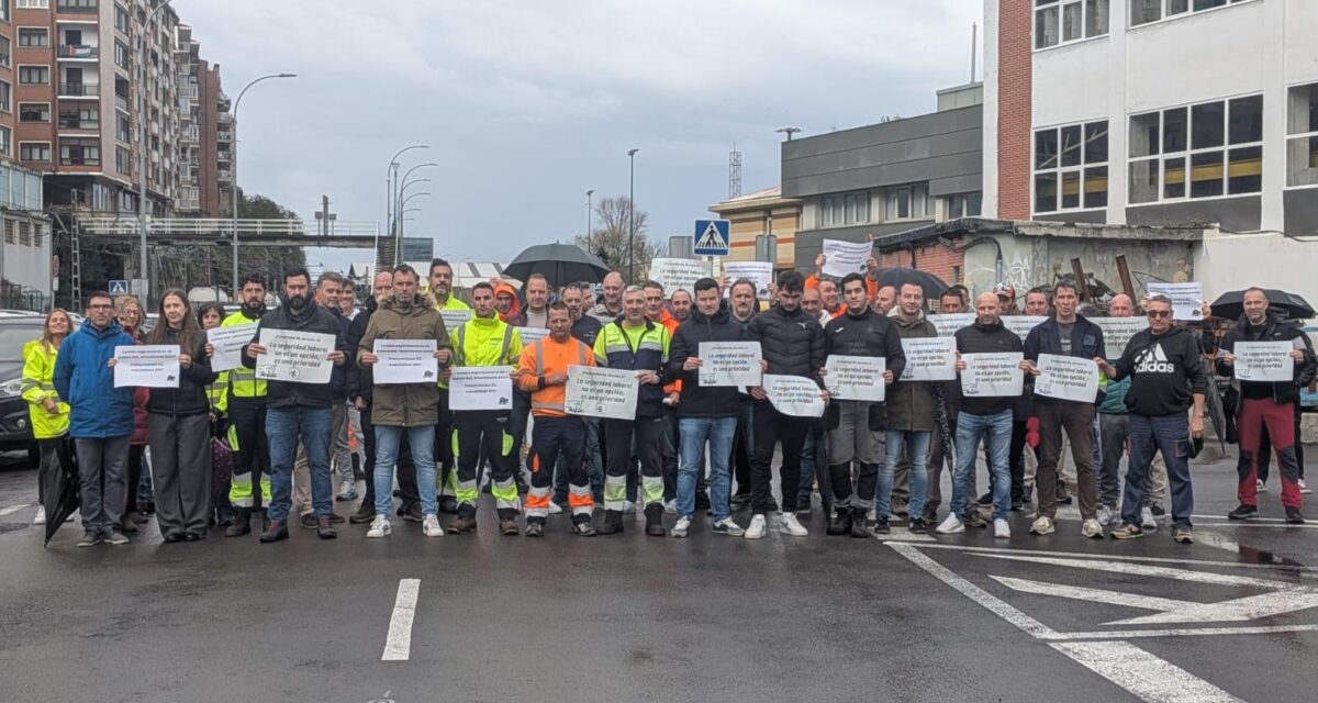 Más de un centenar de trabajadores se concentran en el puerto de Bilbao en favor de “una seguridad laboral real”