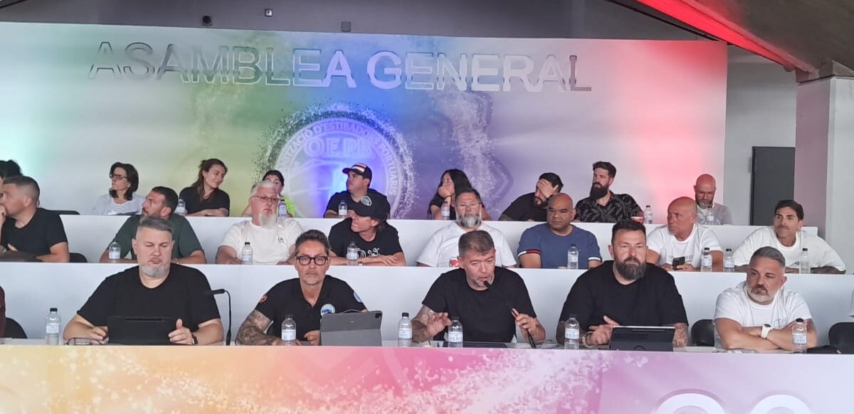 MÁS DE 700 ESTIBADORES PARTICIPAN EN LA ASAMBLEA GENERAL DEL COLECTIVO EN EL PUERTO DE BARCELONA