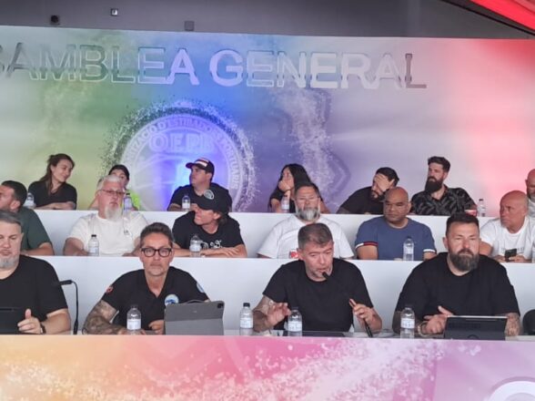 MÁS DE 700 ESTIBADORES PARTICIPAN EN LA ASAMBLEA GENERAL DEL COLECTIVO EN EL PUERTO DE BARCELONA