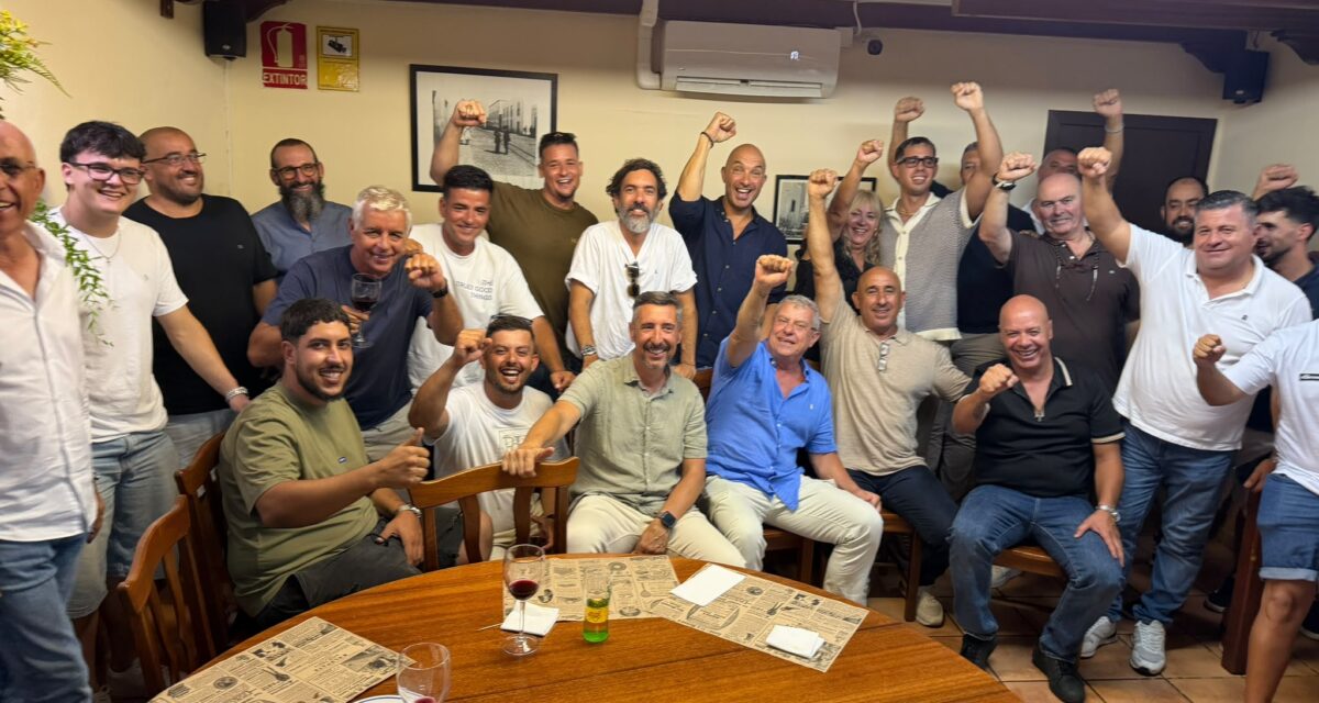 Coordinadora acompaña a Miguel Ángel Betancort en su jubilación tras 22 años como delegado en el Puerto de Arrecife