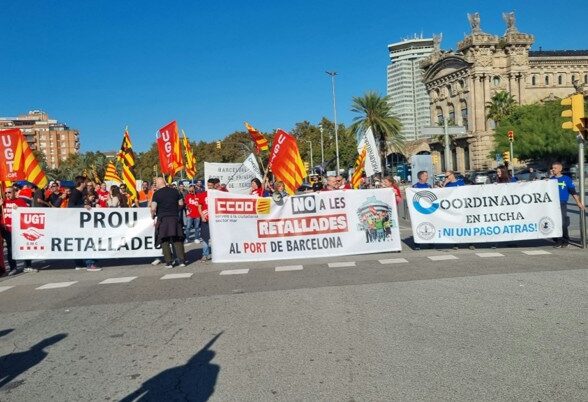 LA PLANTILLA DE LA AUTORIDAD PORTUARIA DE BARCELONA SE MANIFIESTA CONTRA LOS RECORTES SALARIALES