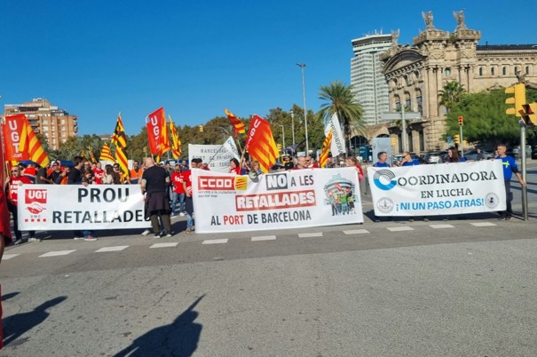 LA PLANTILLA DE LA AUTORIDAD PORTUARIA DE BARCELONA SE MANIFIESTA CONTRA LOS RECORTES SALARIALES