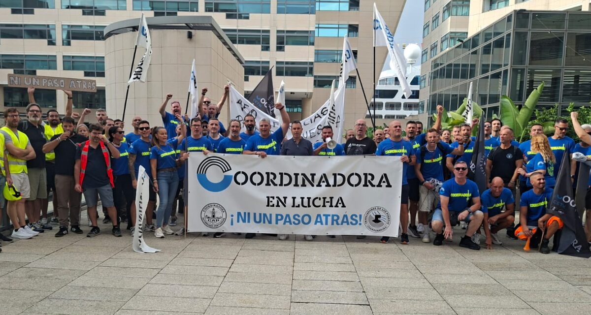 Finaliza la manifestación de los trabajadores de la Autoridad Portuaria de Barcelona para exigir una solución a los recortes salariales en Barcelona
